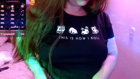 Snapshot of azamy_12 chatting on 01-14-25, 01:26 Amanda online show from 01-14-25, 01:26