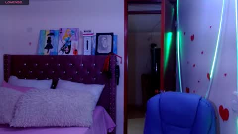 Snapshot of azamy_12 chatting on 02-23-25, 10:42 Amanda online show from 02-23-25, 10:42