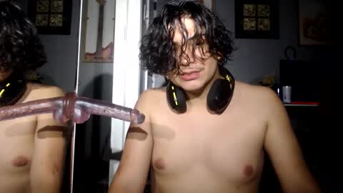 Snapshot of azazel_star chatting on 12-19-25, 04:08 azazel_star online show from 12-19-25, 04:08