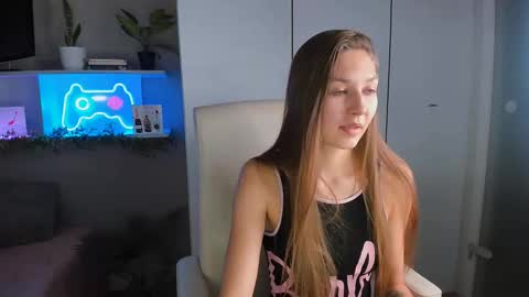 Snapshot of azeliaclark chatting on 01-11-25, 01:43 Sofia online show from 01-11-25, 01:43