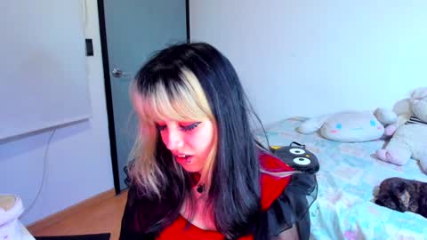 Azu Moure online show from 12-30-24, 12:54