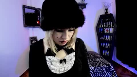 Azu Moure online show from 10-08-25, 01:31