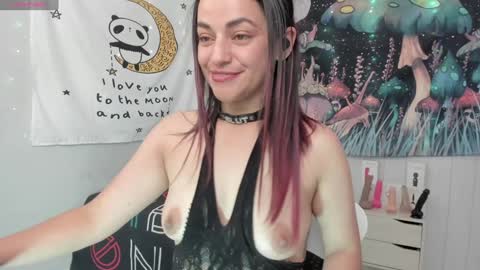 Azucena R online show from 01-20-25, 05:06