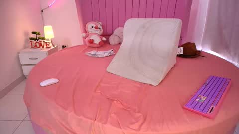 PRINCESS AZUL. online show from 04-08-26, 08:53