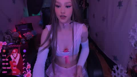 Snapshot of azul_prim chatting on 02-25-25, 01:52 online show from 02-25-25, 01:52