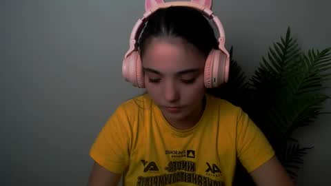 azumi_chan_ online show from 09-10-25, 10:32