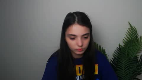 azumi_chan_ online show from 09-18-25, 08:55