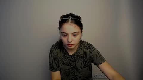 azumi_chan_ online show from 09-25-25, 07:45