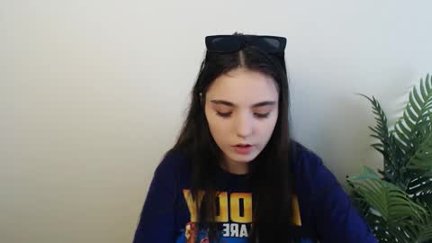 azumi_chan_ online show from 10-18-25, 07:31