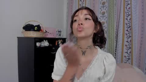 Snapshot of azumi_saan chatting on 05-05-26, 01:35 azumi saan online show from 05-05-26, 01:35