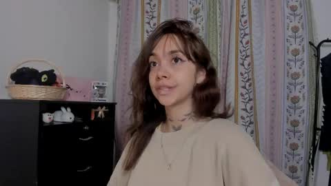 Snapshot of azumi_saan chatting on 05-15-26, 02:40 azumi saan online show from 05-15-26, 02:40