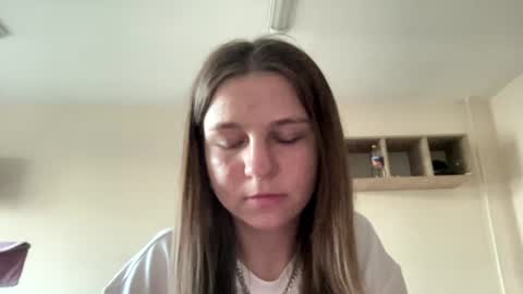Snapshot of azzieheberly chatting on 06-15-26, 05:26 Niki online show from 06-15-26, 05:26