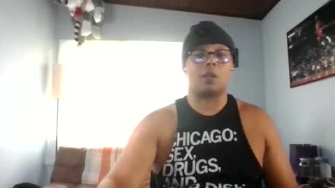 Snapshot of b0urb0n7 chatting on 10-15-25, 09:48 Bourbon online show from 10-15-25, 09:48