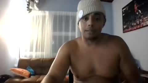 Snapshot of b0urb0n7 chatting on 10-18-25, 12:24 Bourbon online show from 10-18-25, 12:24