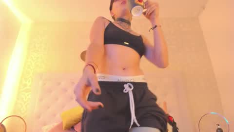 Snapshot of b3k_afrodict chatting on 09-25-25, 01:04 Anny online show from 09-25-25, 01:04