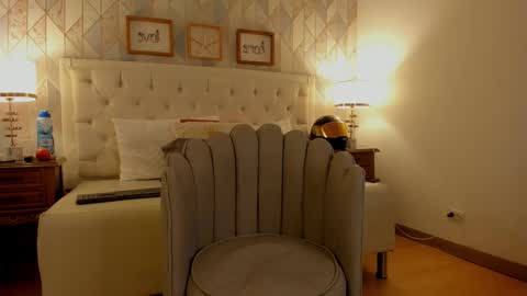 Snapshot of b3k_afrodict chatting on 10-13-25, 01:22 Anny online show from 10-13-25, 01:22