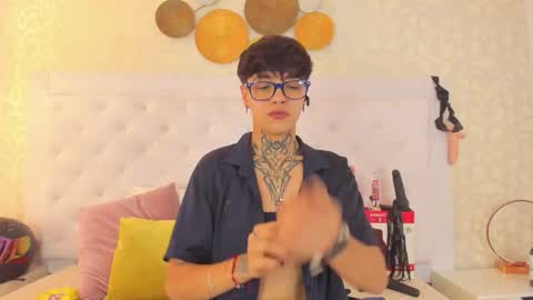 Snapshot of b3k_afrodict chatting on 10-19-25, 07:36 Anny online show from 10-19-25, 07:36