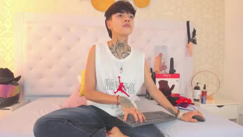 Snapshot of b3k_afrodict chatting on 10-20-25, 07:47 Anny online show from 10-20-25, 07:47