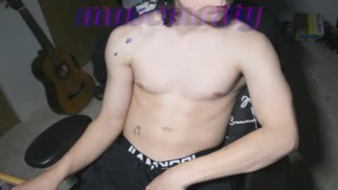 Snapshot of b4nnysturntoo chatting on 12-15-25, 07:45 b4nnysturntoo online show from 12-15-25, 07:45