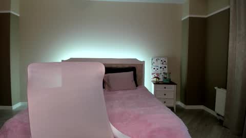 Monica online show from 10-08-25, 12:41