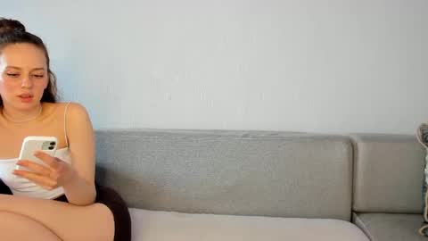 Snapshot of bab_boom chatting on 05-20-26, 09:15 Monica online show from 05-20-26, 09:15