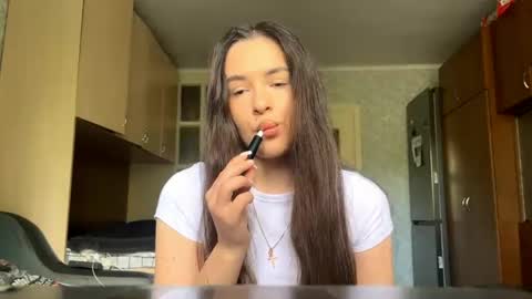 Snapshot of babarashreck chatting on 05-18-26, 09:37 Caroline online show from 05-18-26, 09:37
