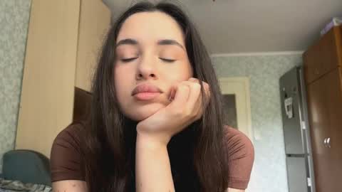 Snapshot of babarashreck chatting on 05-19-26, 09:59 Caroline online show from 05-19-26, 09:59