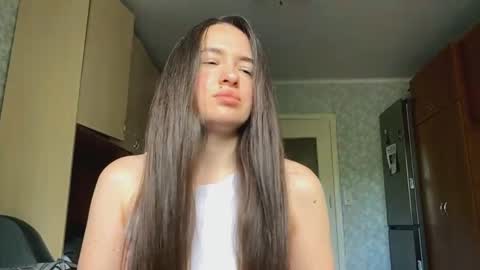 Snapshot of babarashreck chatting on 05-29-26, 10:35 Caroline online show from 05-29-26, 10:35