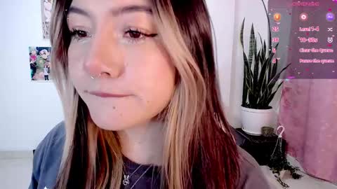 Snapshot of babe_blondie chatting on 03-02-25, 11:53 TATIANA online show from 03-02-25, 11:53