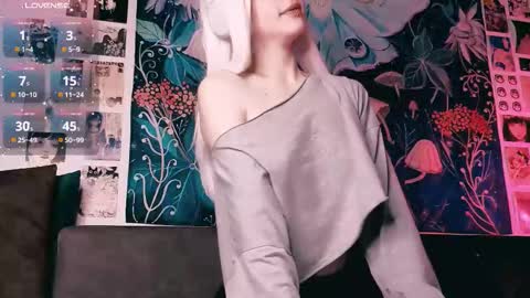Snapshot of babe_moister chatting on 10-05-25, 05:50 babe_moister online show from 10-05-25, 05:50