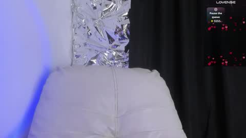 Queen B online show from 10-25-25, 06:46