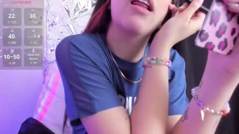 Queen B online show from 11-22-25, 07:02