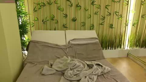 Olivia and Lexi online show from 02-21-25, 08:40