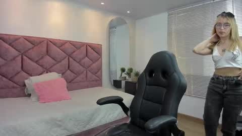 Snapshot of baby__flame chatting on 02-14-26, 06:59 Maddie online show from 02-14-26, 06:59