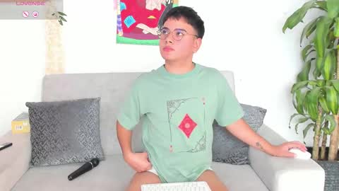 Snapshot of baby_angel_19 chatting on 11-20-25, 02:17 Anngel online show from 11-20-25, 02:17