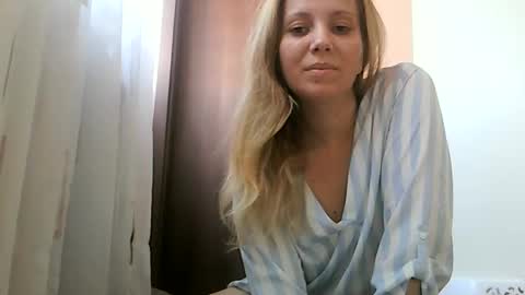 Snapshot of baby_blondee chatting on 10-28-25, 11:14 Baby Blonde online show from 10-28-25, 11:14
