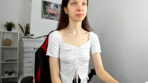 Snapshot of baby_evalena chatting on 12-06-24, 04:47 Evalena maybe just Eva online show from 12-06-24, 04:47