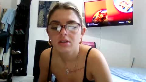 Snapshot of baby_girls2224 chatting on 02-09-26, 09:24 baby_girls2224 online show from 02-09-26, 09:24