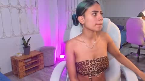 Snapshot of baby_julieta00 chatting on 05-22-26, 12:00 Julieta online show from 05-22-26, 12:00