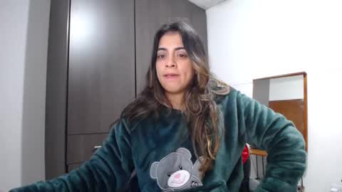 Snapshot of baby_roose chatting on 01-05-25, 04:04 Baby online show from 01-05-25, 04:04