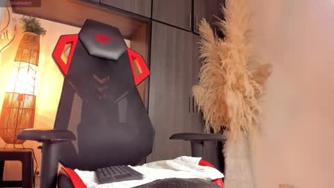 FOLLOW ME  online show from 11-11-25, 04:23