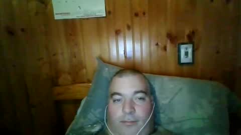 Snapshot of babybaby83 chatting on 12-04-24, 03:04 Darren online show from 12-04-24, 03:04