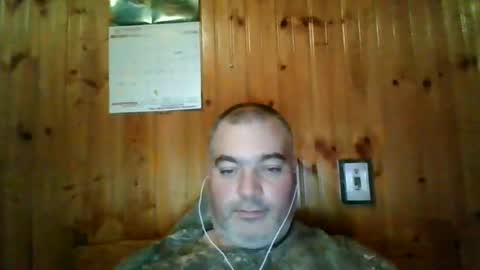 Snapshot of babybaby83 chatting on 12-11-24, 02:54 Darren online show from 12-11-24, 02:54