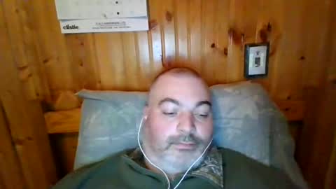 Snapshot of babybaby83 chatting on 02-26-25, 03:08 Darren online show from 02-26-25, 03:08