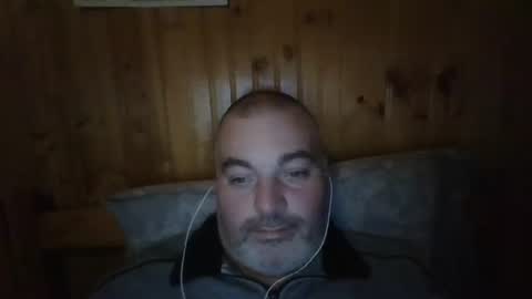 Snapshot of babybaby83 chatting on 12-17-25, 11:33 Darren online show from 12-17-25, 11:33