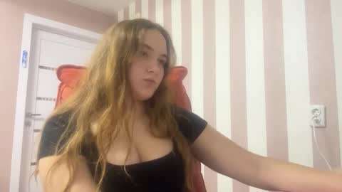 Snapshot of babyblissxx chatting on 12-01-25, 08:14 Katerina online show from 12-01-25, 08:14