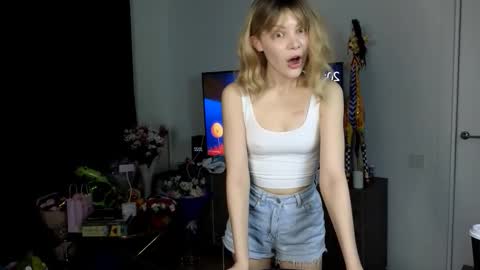 Snapshot of babydi_ chatting on 11-09-25, 05:22 hiii honey im Diana 3 online show from 11-09-25, 05:22