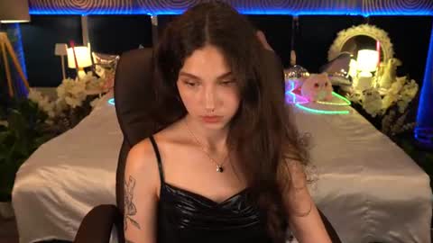 Snapshot of babyflowerr chatting on 06-17-26, 06:53 Sasha online show from 06-17-26, 06:53