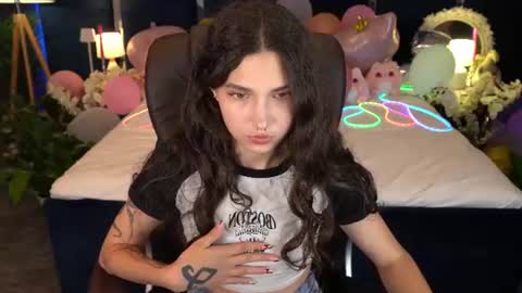 Snapshot of babyflowerr chatting on 07-13-26, 07:27 Sasha online show from 07-13-26, 07:27