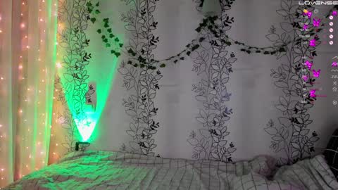 Snapshot of babyfoxyy chatting on 12-15-24, 07:10 maddy online show from 12-15-24, 07:10